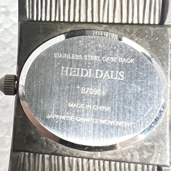 Heidi‎ Daus Womens Cuff Watch 87098 Hinged Crystal Jeweled Works New Batter - Picture 4 of 11